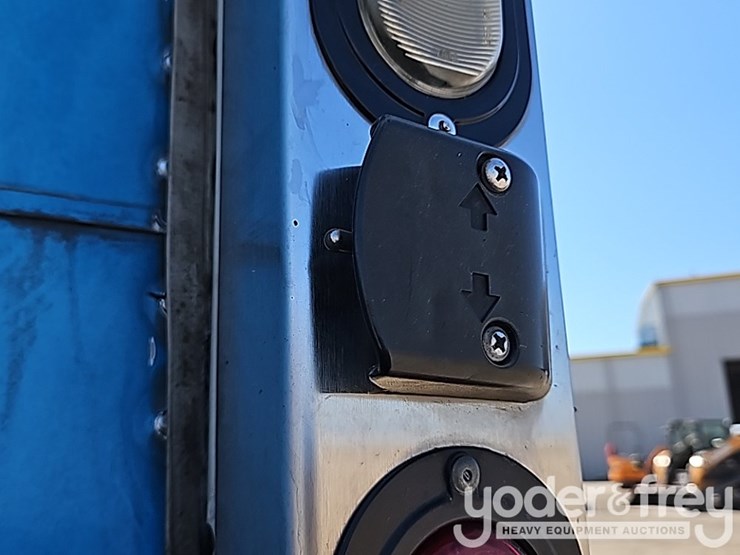 2018-peterbilt-337-image-32