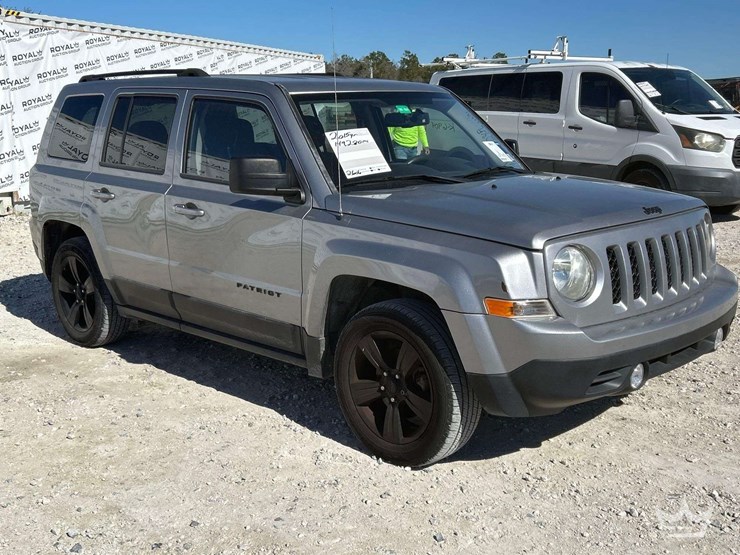 2015-jeep-patriot-sport-image-2