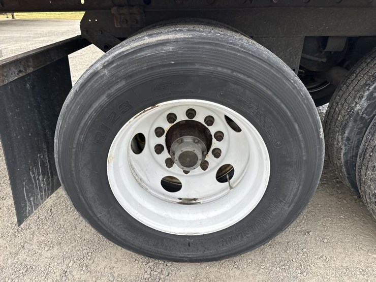 2019-utility-53'-image-27