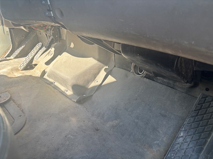 2005-sterling-lt8500-image-27