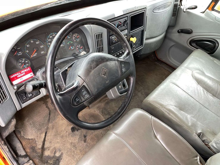 2002-international-durastar-4300-image-11