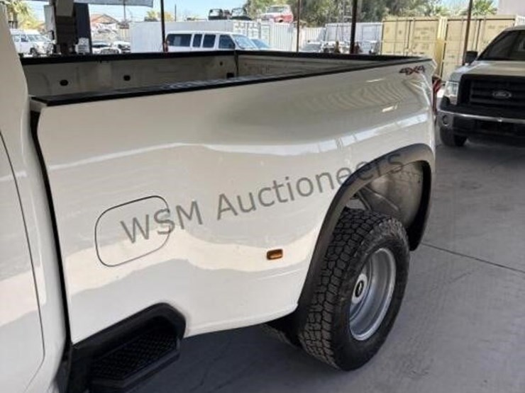 2022-chevrolet-silverado-3500hd-image-5