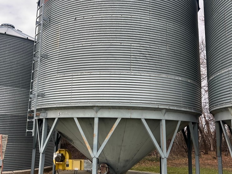 lot-22.-cenex-hopper-bin,-micada-bottom,-includes-golden-aire-single-phase-bin-fan-image-1