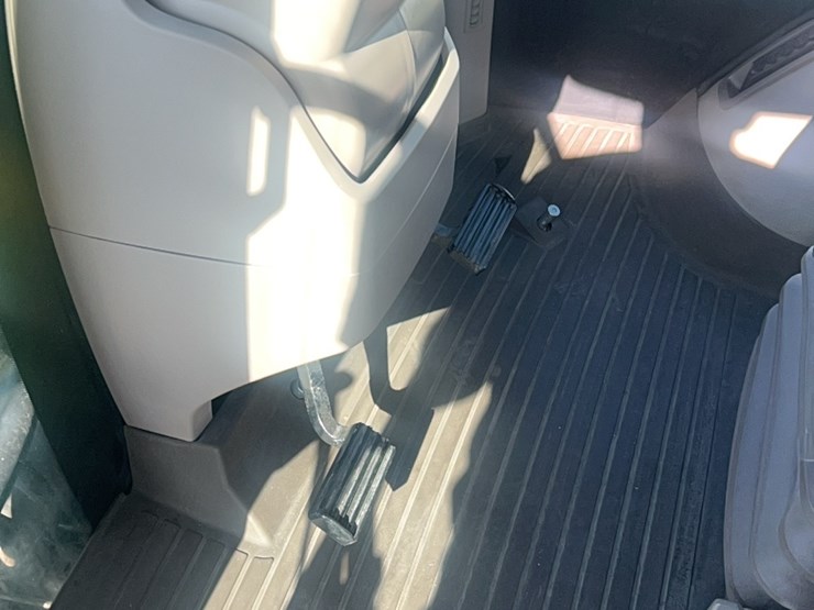 2016-john-deere-9520r-image-126