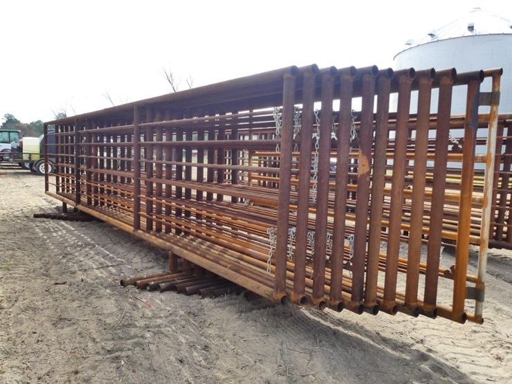 (10)-free-standing-24'-cow-panels-w/1-gate-image-3