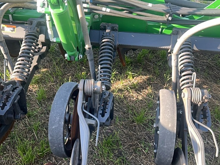2018-john-deere-1910-image-121
