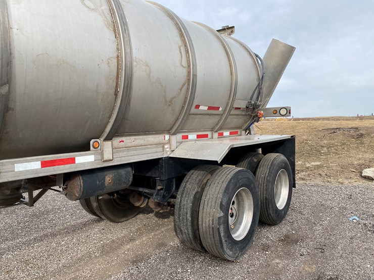 #500-•-2012-northern-8,500-gallon-semi-manure-tanker-(has-wi-title)-(waupun,-wi)-image-23