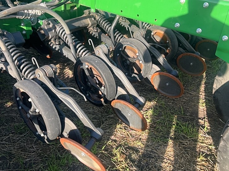 2018-john-deere-1910-image-129