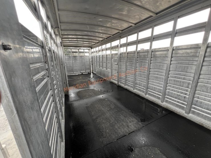 1996-featherlite-8120-image-9