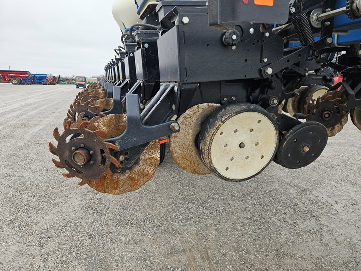 2011-kinze-3600-image-8