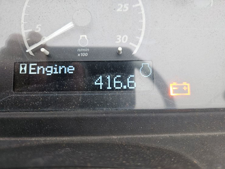 2023-john-deere-4052m-image-14