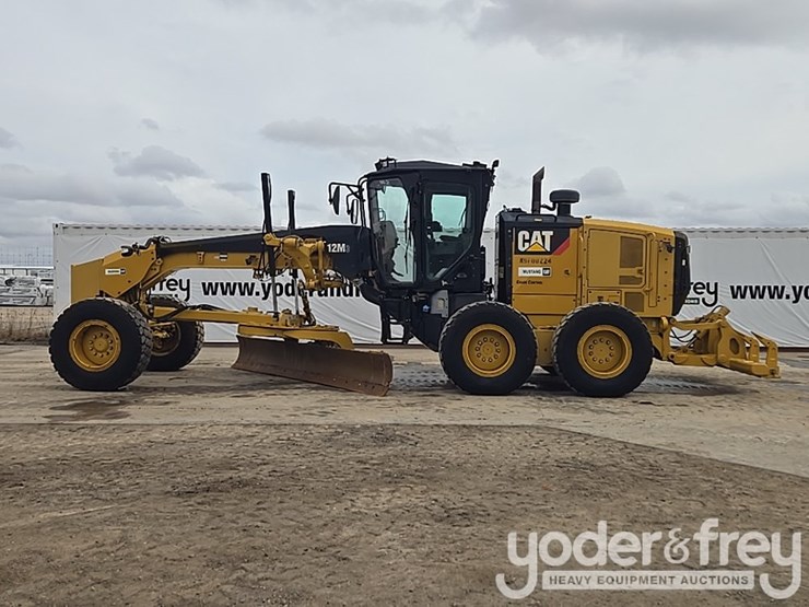 2015-caterpillar-12m3-image-2