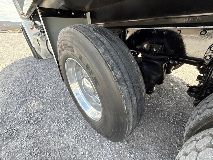 2008-peterbilt-367-image-28