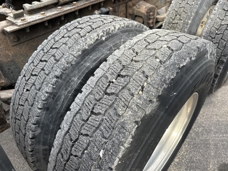 2001-volvo-10-image-56