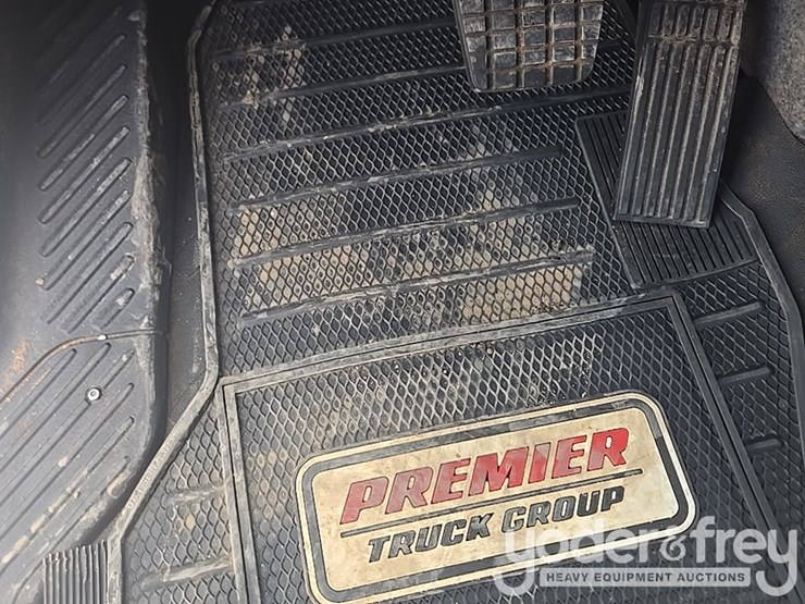 2021-freightliner-m2-106-image-124