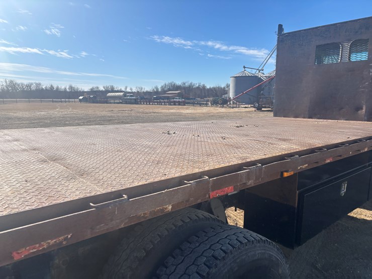 2005-sterling-lt8500-image-41