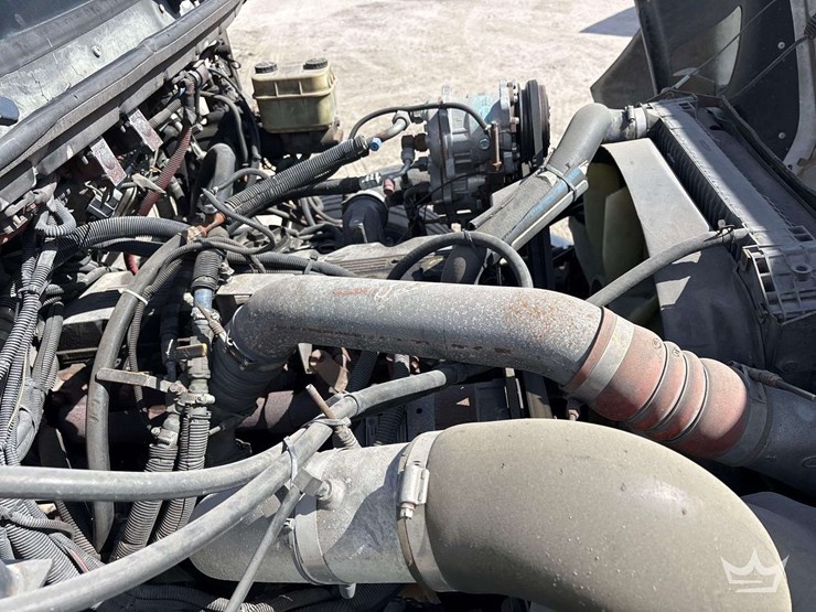 2003-freightliner-fl60-image-8