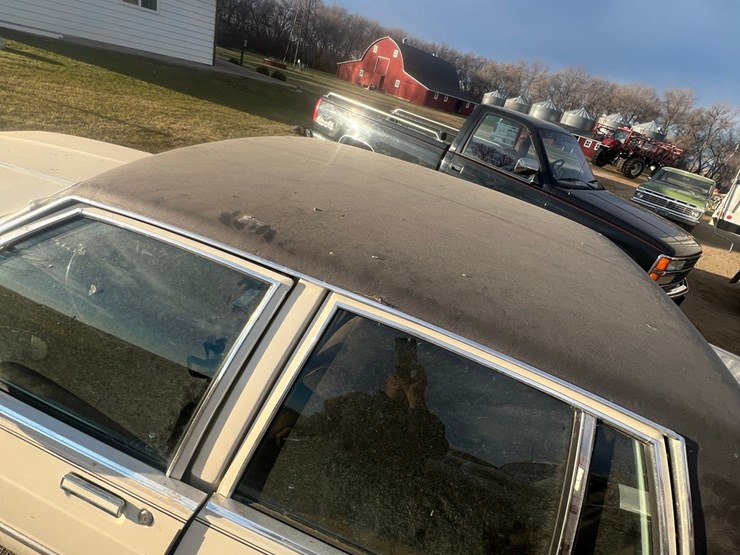 lot-13.-oldsmobile-delta-88-royale-car,-4-dr.,-196,050-mi,-307-v8,--4-speed-automatic-image-34