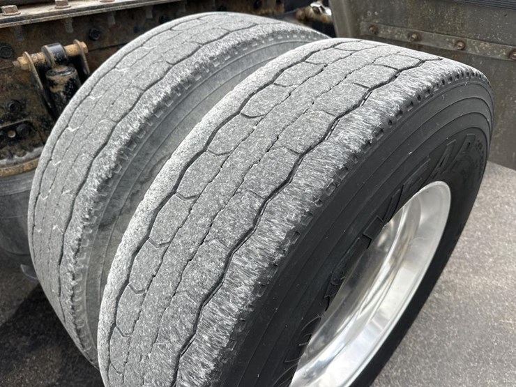 2003-volvo-10-image-63