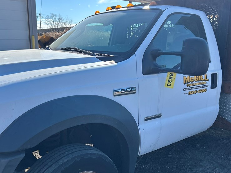 2005-ford-f550-image-14