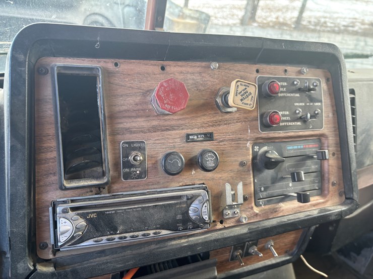 1989-cummins-855-image-35