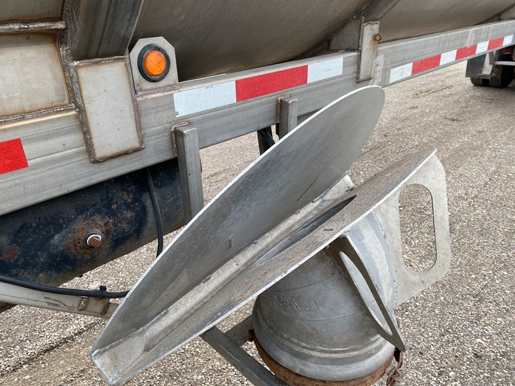 #500-•-2012-northern-8,500-gallon-semi-manure-tanker-(has-wi-title)-(waupun,-wi)-image-45