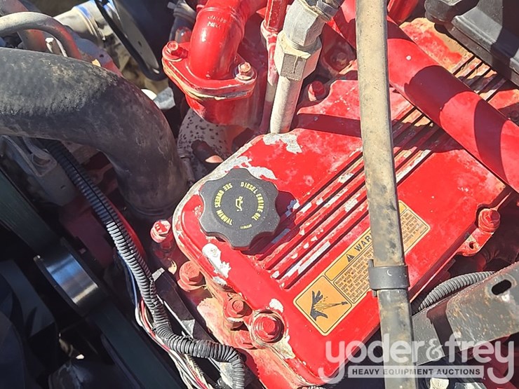 2017-freightliner-m2-106-image-33