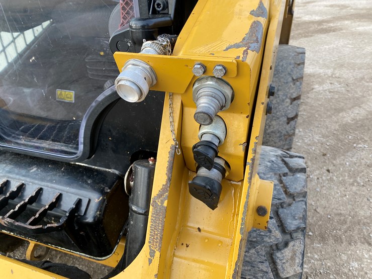 2023-caterpillar-226d3-image-35