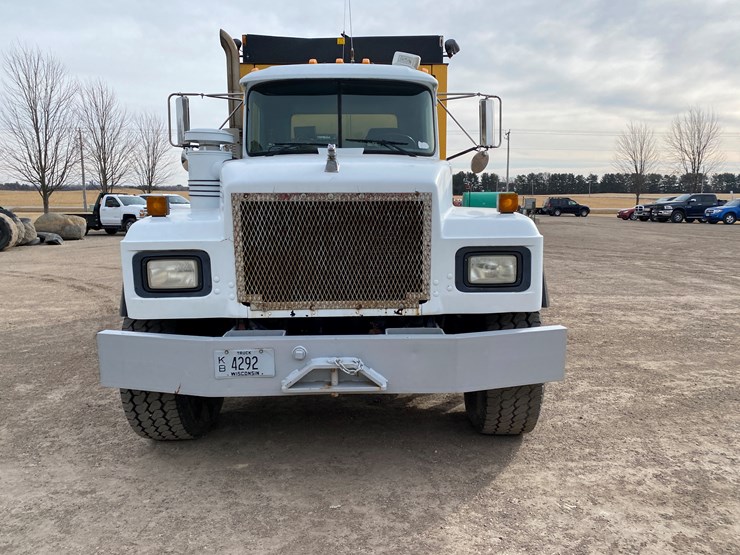 1999-mack-rd690s-image-2