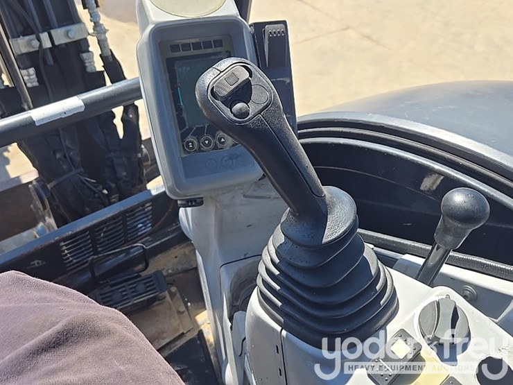 2020-deere-35g-image-76