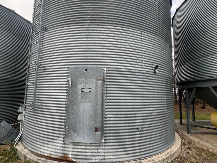 lot-26.-5,000-bu.-grain-bin-to-be-moved,-includes-single-phase-bin-fan-(bin-4)-image-6