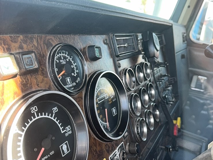 1990-kenworth-t600-image-165