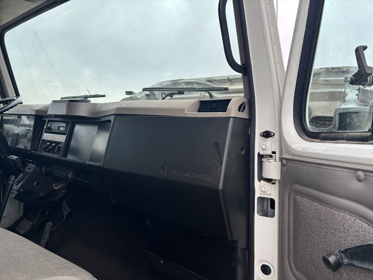 2002-international-4700-image-26