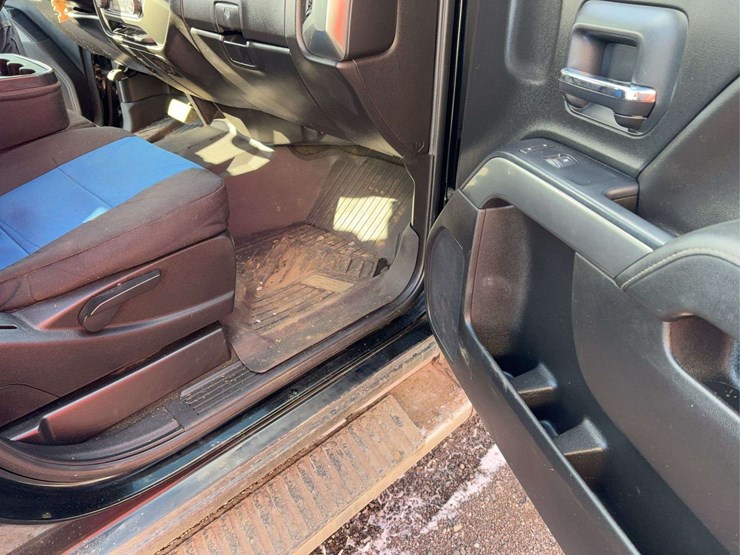 2018-chevrolet-silverado-2500-image-25