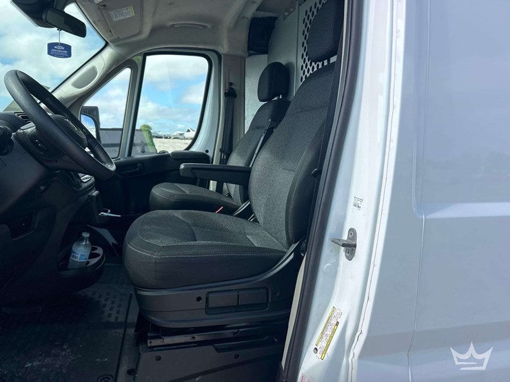 2022-ram-promaster-2500-image-13