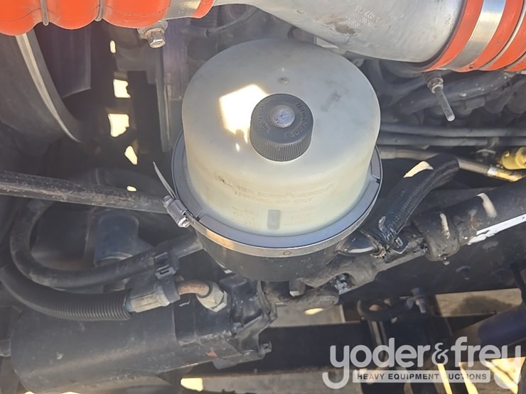 2009-peterbilt-335-image-27