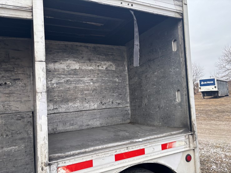 2001-hackney-beverage-trailer-image-23