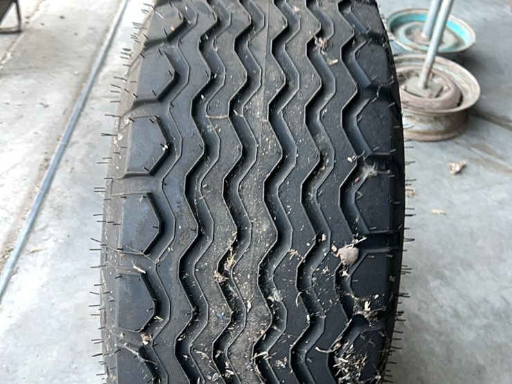 brand-new-john-deere-air-seeder-tire-and-rim,-size-is-140/55/r18-￼-image-11