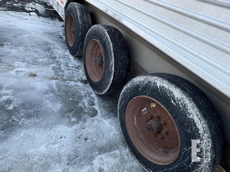 2001-featherlite-32-ft-image-11