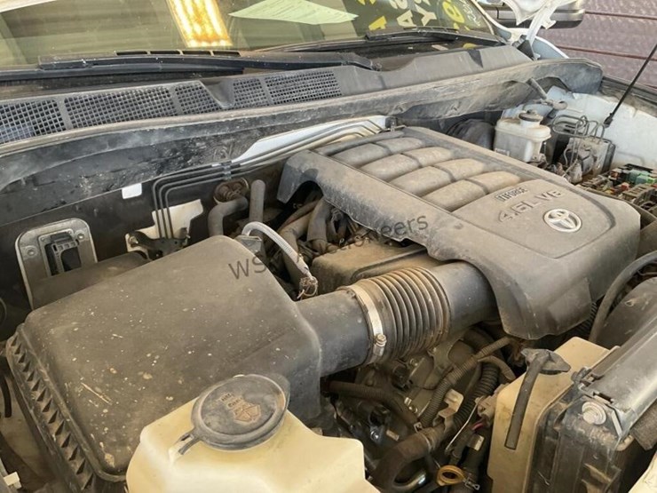 2011-toyota-tundra-image-13