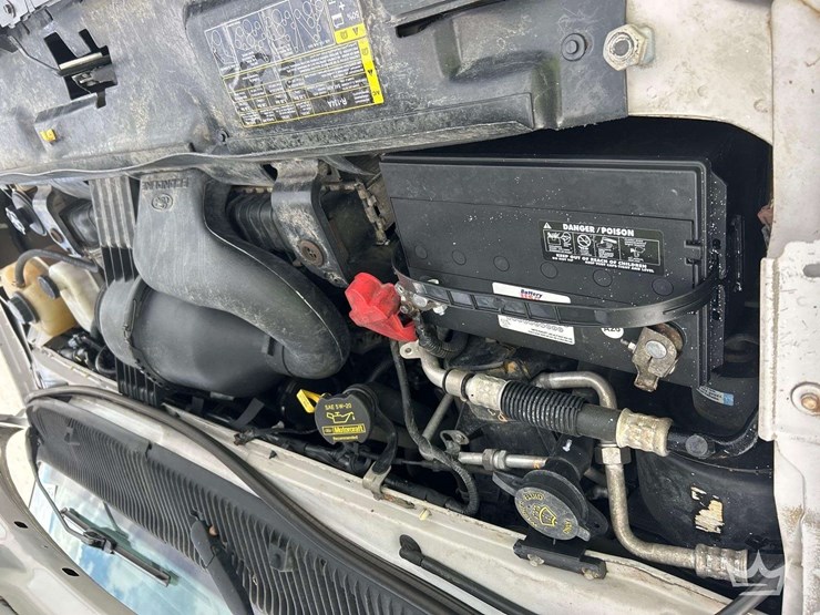 2014-ford-cargo-image-8