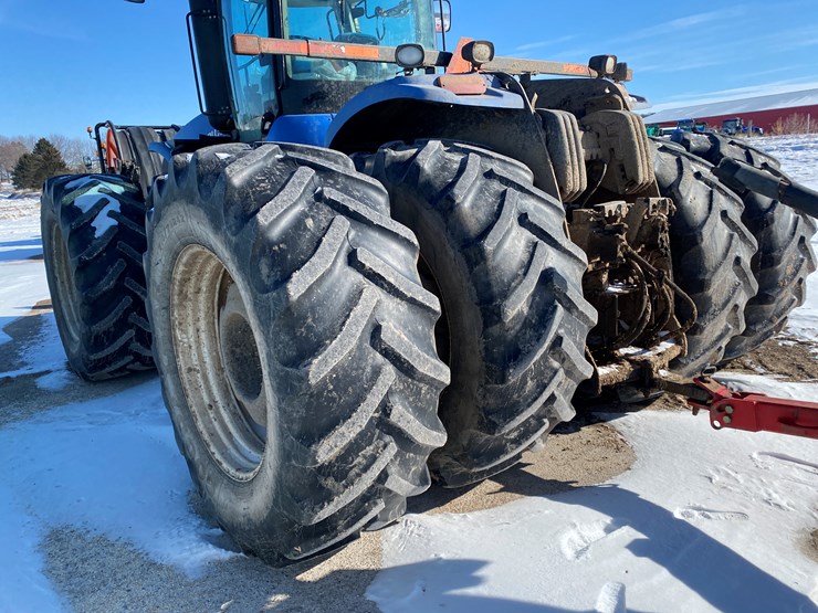 2011-new-holland-390-image-15