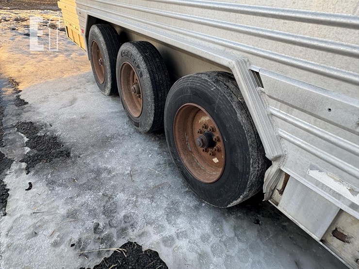 2001-featherlite-32-ft-image-5