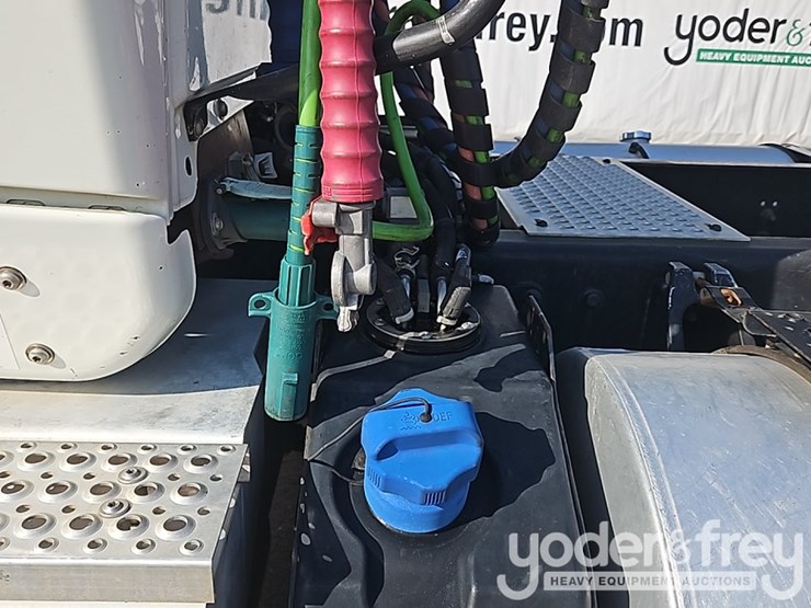 2017-international-8600-image-29