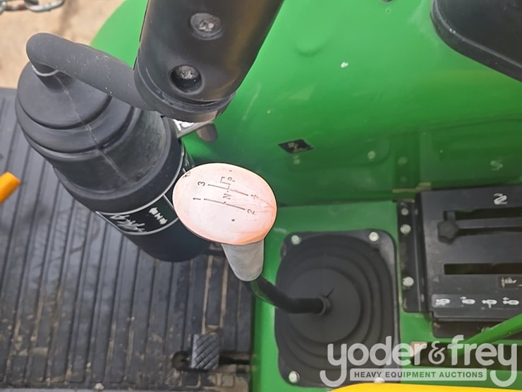 2020-john-deere-5075e-image-54