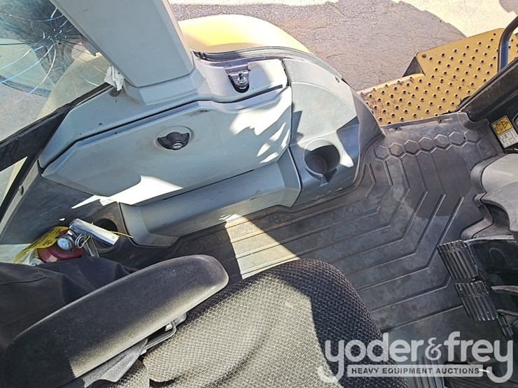 2017-caterpillar-415f2-il-image-43