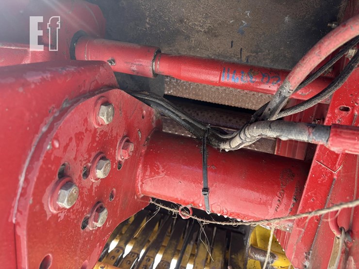 2007-new-holland-br750a-image-10