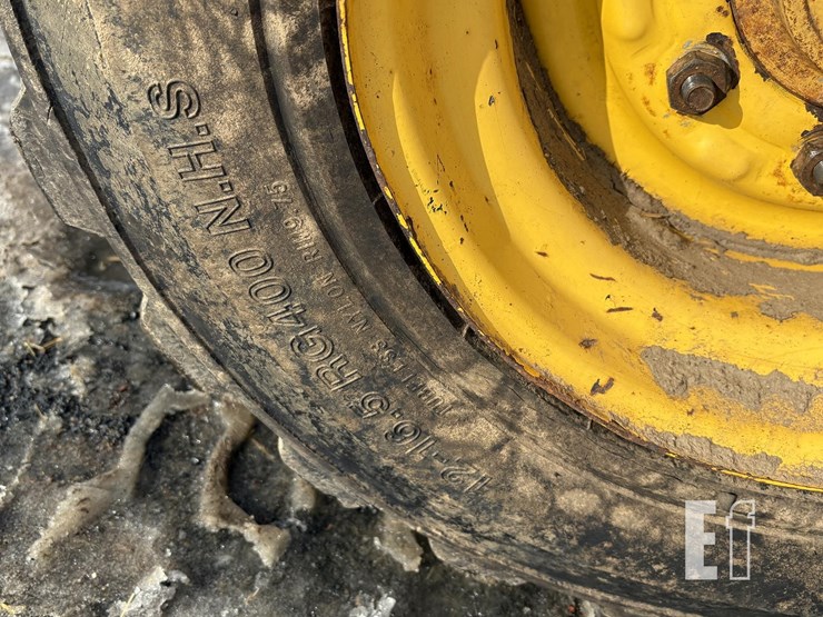 new-holland-lx885-image-18