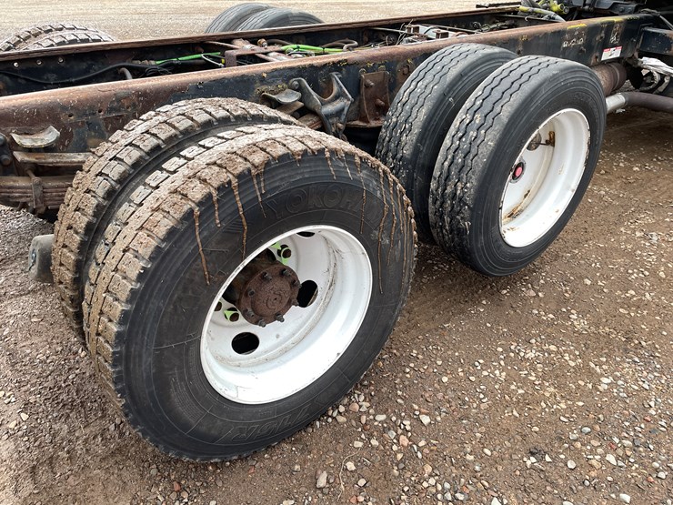 #1030-•-2011-international-truck-tractor-(has-mn-title)-image-11