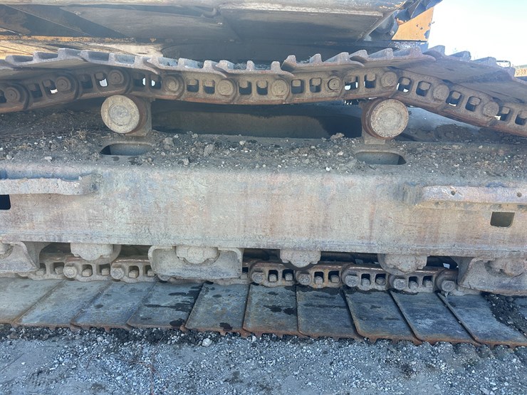 new-holland-eh215-image-72